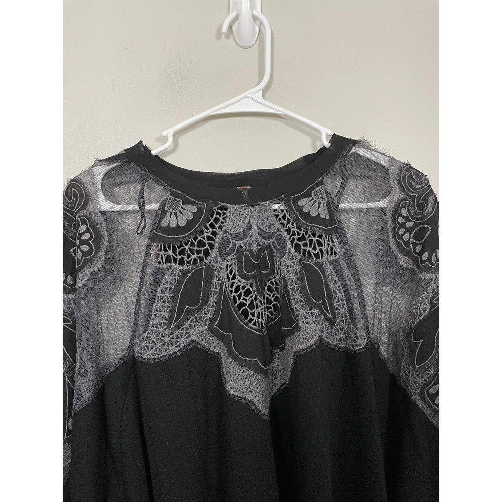 Free People Toni Top in Black Size Medium Boho Floral Casual - Picture 2 of 8